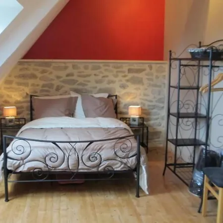 Convivial A Guerande Avec Terrasse Au Calme - Fr-1-306-1318 *