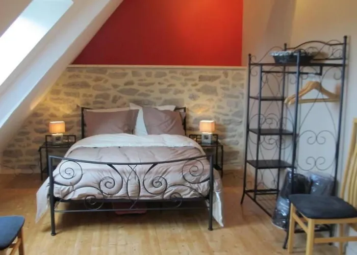 Convivial A Guerande Avec Terrasse Au Calme - Fr-1-306-1318 *