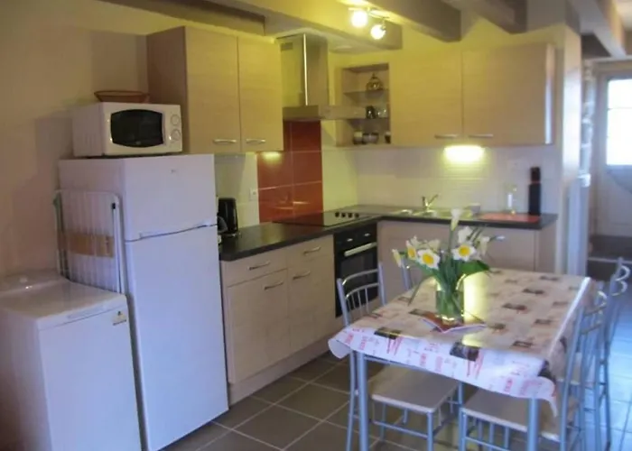 Convivial A Guerande Avec Terrasse Au Calme - Fr-1-306-1318 Guérande