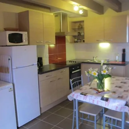 Convivial A Guerande Avec Terrasse Au Calme - Fr-1-306-1318 Guerande